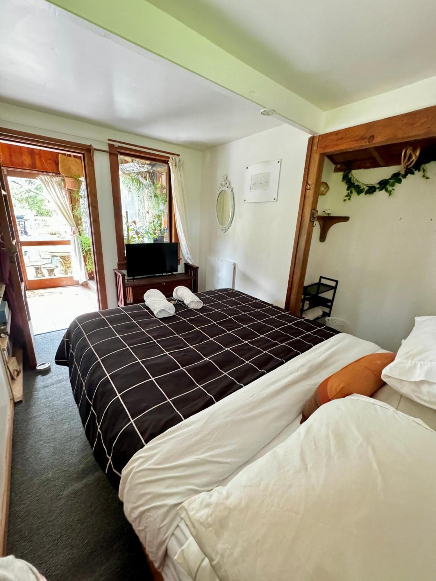 Waiheke Island Guesthouse Ostend Esterno foto